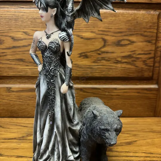 Resin Figurine Mistress Of Lycani With Dragon & Bear H32cm.