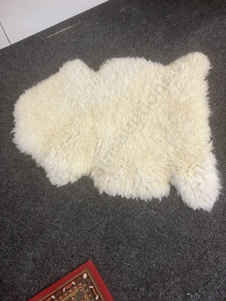 BOWRON Sheepskin. L95cm Image 1++