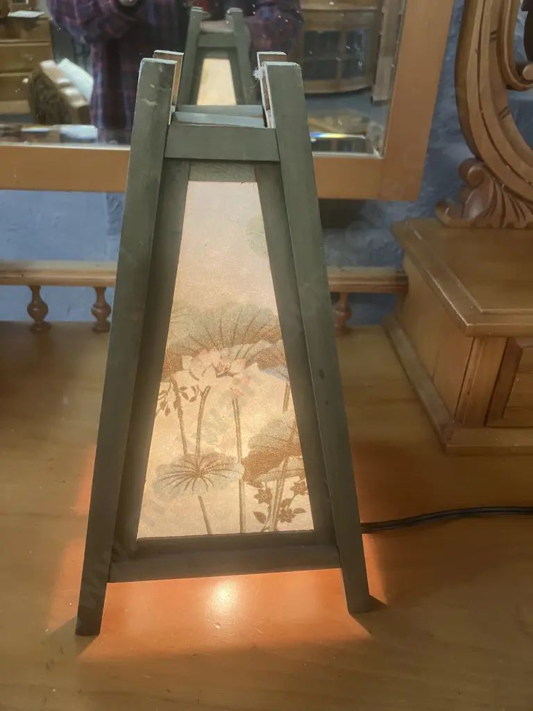 Pyramid Wooden Framed Flower Lamp. 28cm Image 1++