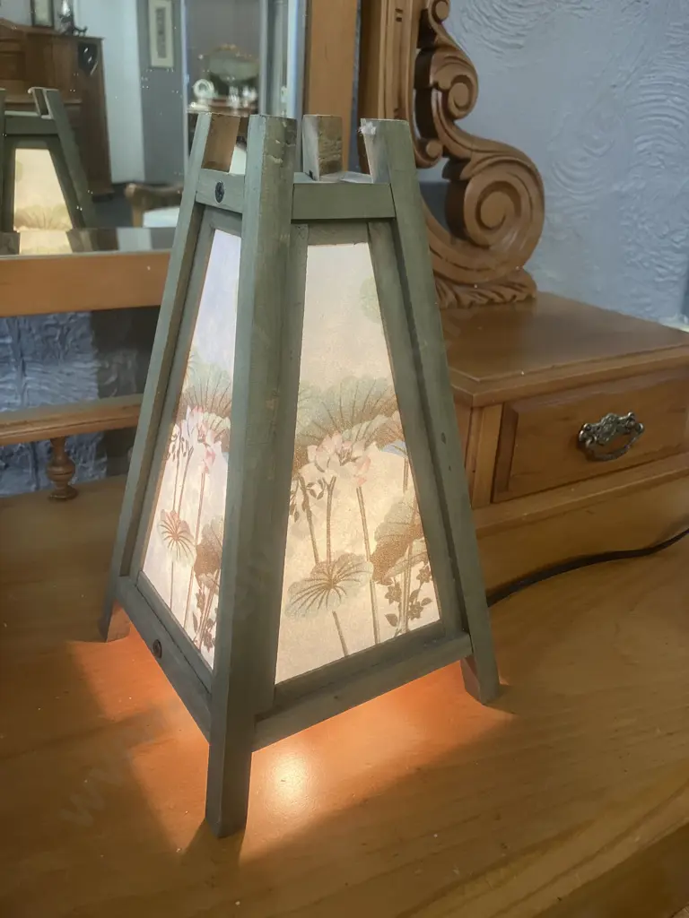 Pyramid Wooden Framed Flower Lamp. 28cm Image 1++