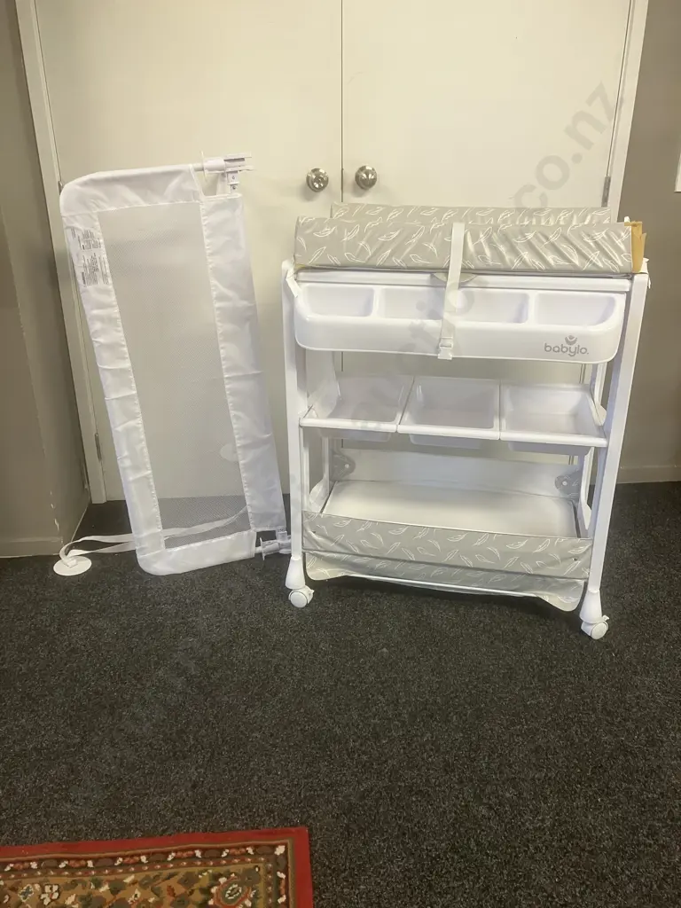 BabyLo Smart Bath Changer & Dream Baby Pheonix Bed Rail Image 1++