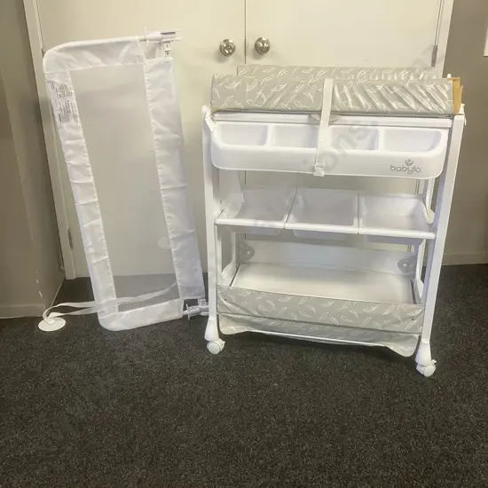 BabyLo Smart Bath Changer & Dream Baby Pheonix Bed Rail