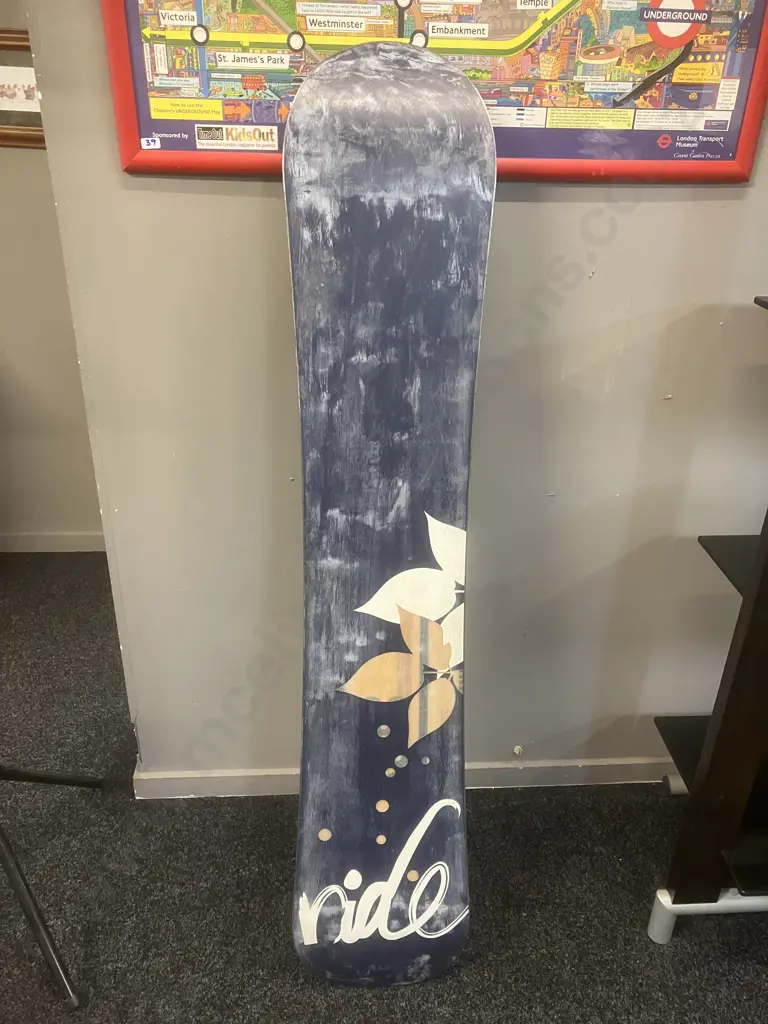 Ride Solace Womans Snowboard 142cm With Dakine 145cm Snowboard Bag Image 1++