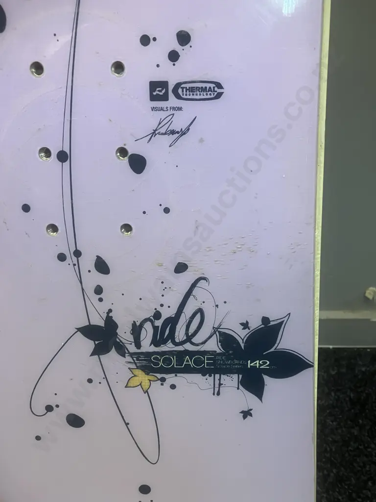 Ride Solace Womans Snowboard 142cm With Dakine 145cm Snowboard Bag Image 1++