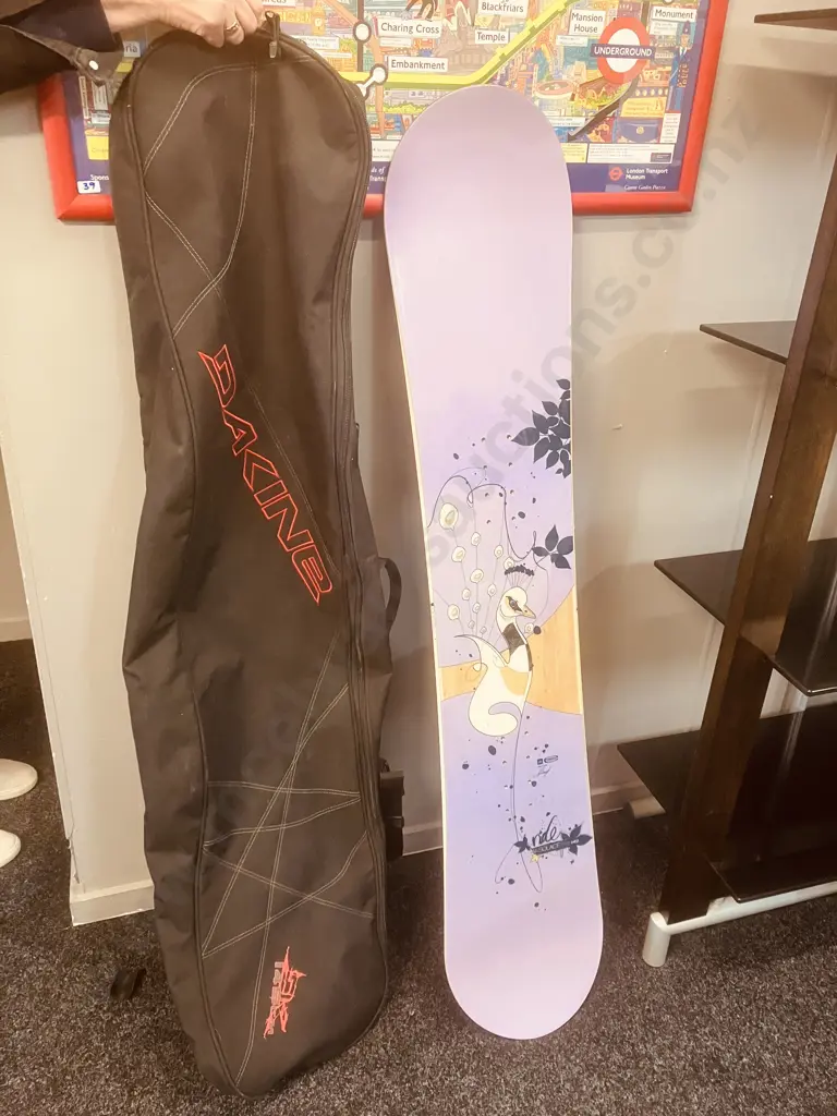 Ride Solace Womans Snowboard 142cm With Dakine 145cm Snowboard Bag Image 1++