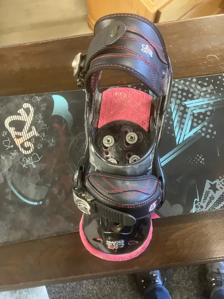 K2 Skyla Womans Snowboard 139cm With Burton Lexa Bindings Image 1++