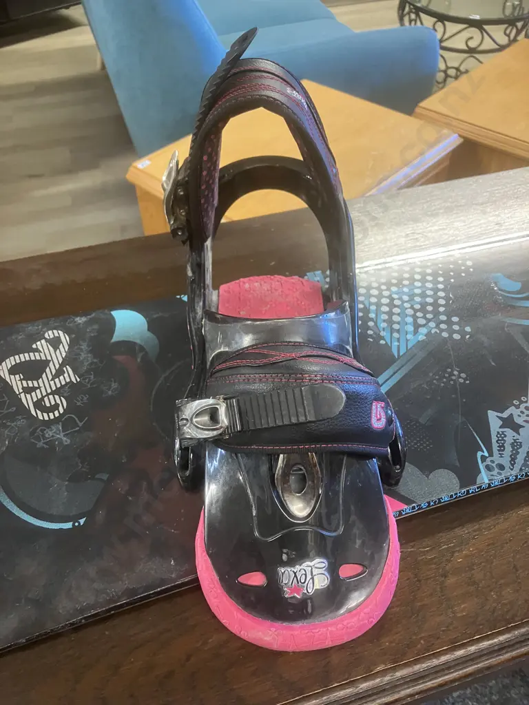 K2 Skyla Womans Snowboard 139cm With Burton Lexa Bindings Image 1++