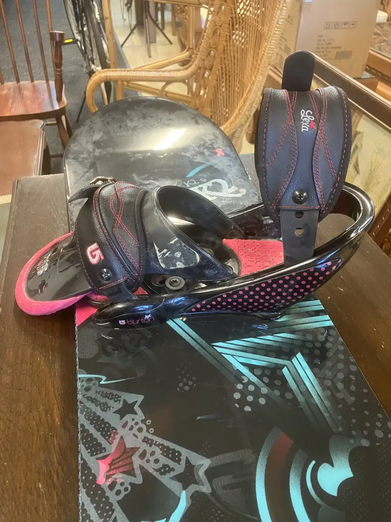 K2 Skyla Womans Snowboard 139cm With Burton Lexa Bindings Image 1++