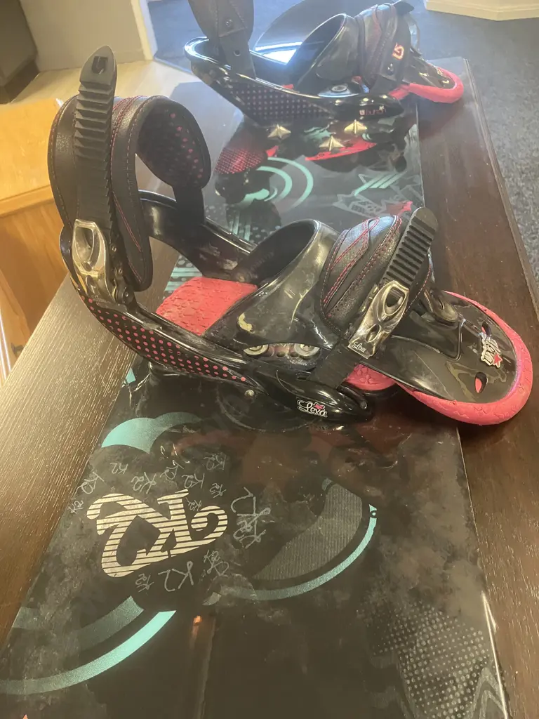K2 Skyla Womans Snowboard 139cm With Burton Lexa Bindings Image 1++
