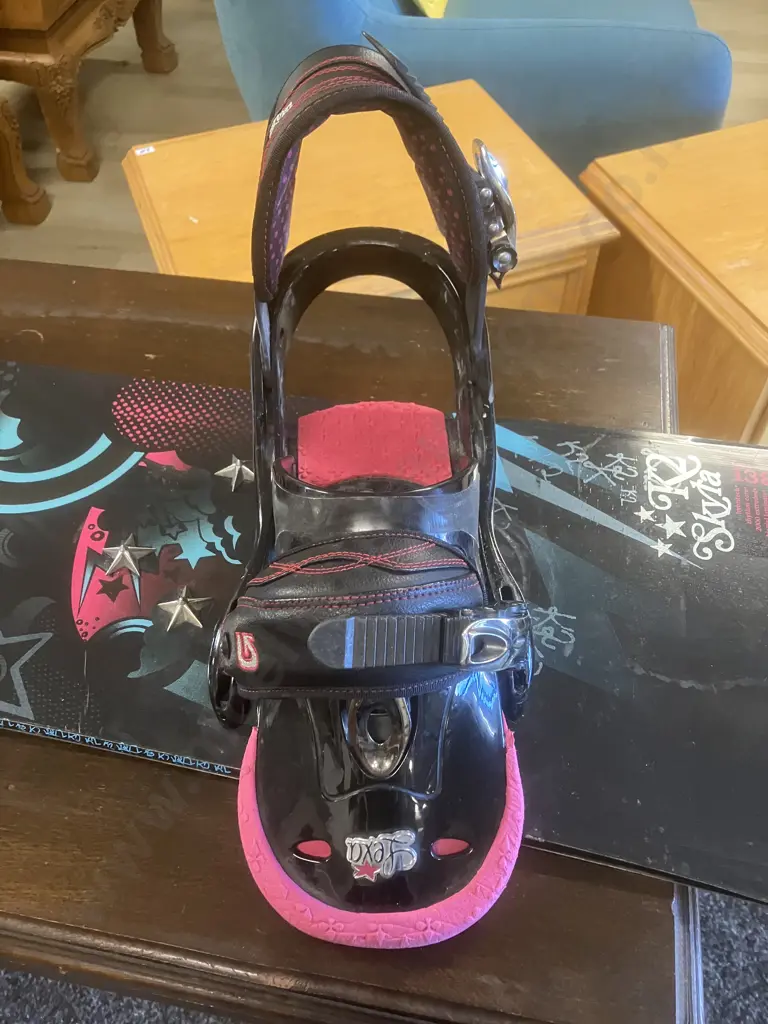 K2 Skyla Womans Snowboard 139cm With Burton Lexa Bindings Image 1++