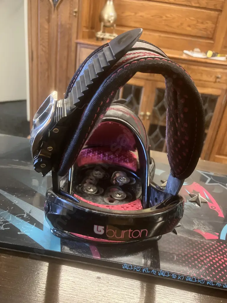 K2 Skyla Womans Snowboard 139cm With Burton Lexa Bindings Image 1++