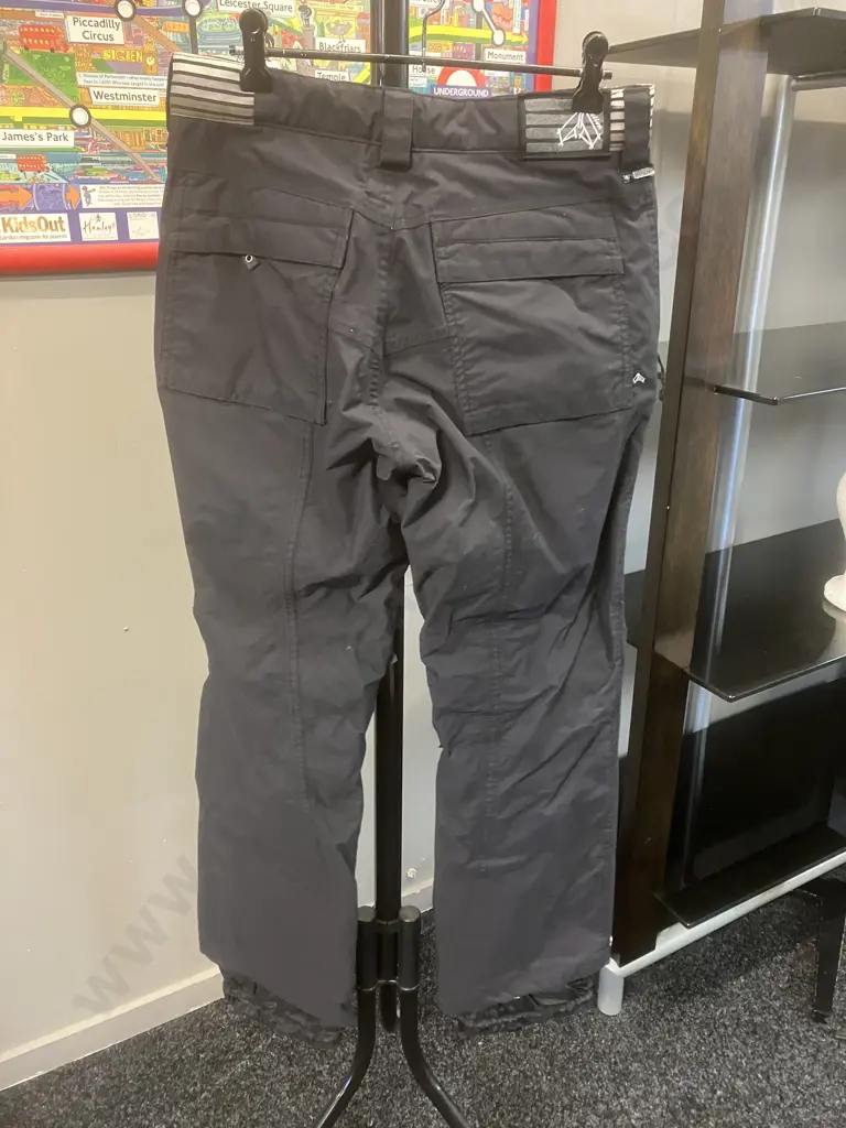 Section Snowboard Pants Size S & Pro-Tec IPS Hip Pads Womens Size S Image 1++