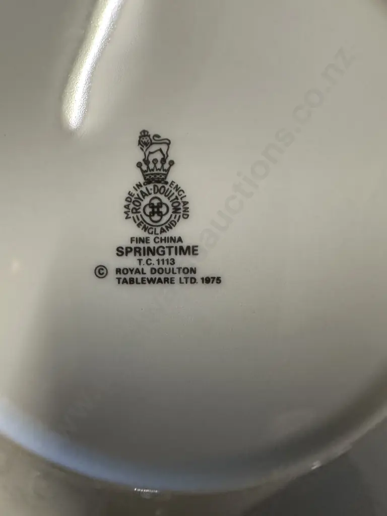 Royal Doulton 'Spingtime' Dinner Ware Image 1++