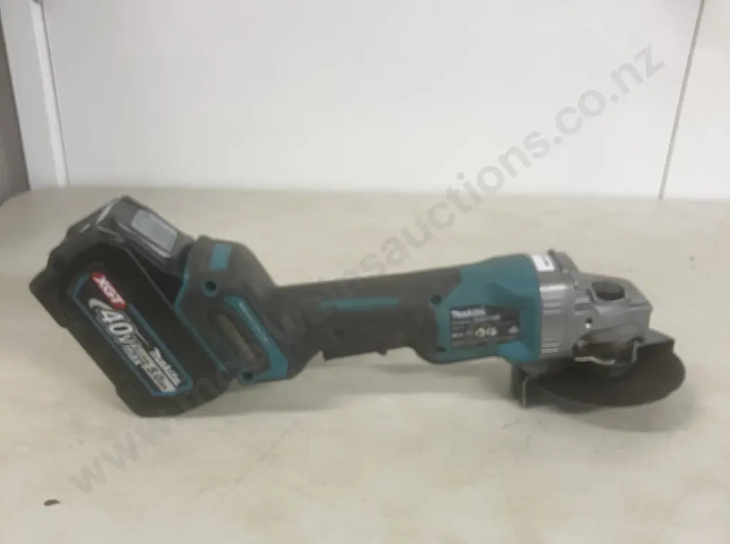 Makita XGT 40V Brushless 125mm Paddle Switch Grinder GA013G With 5.0Ah Battery (No Charger) Image 1++