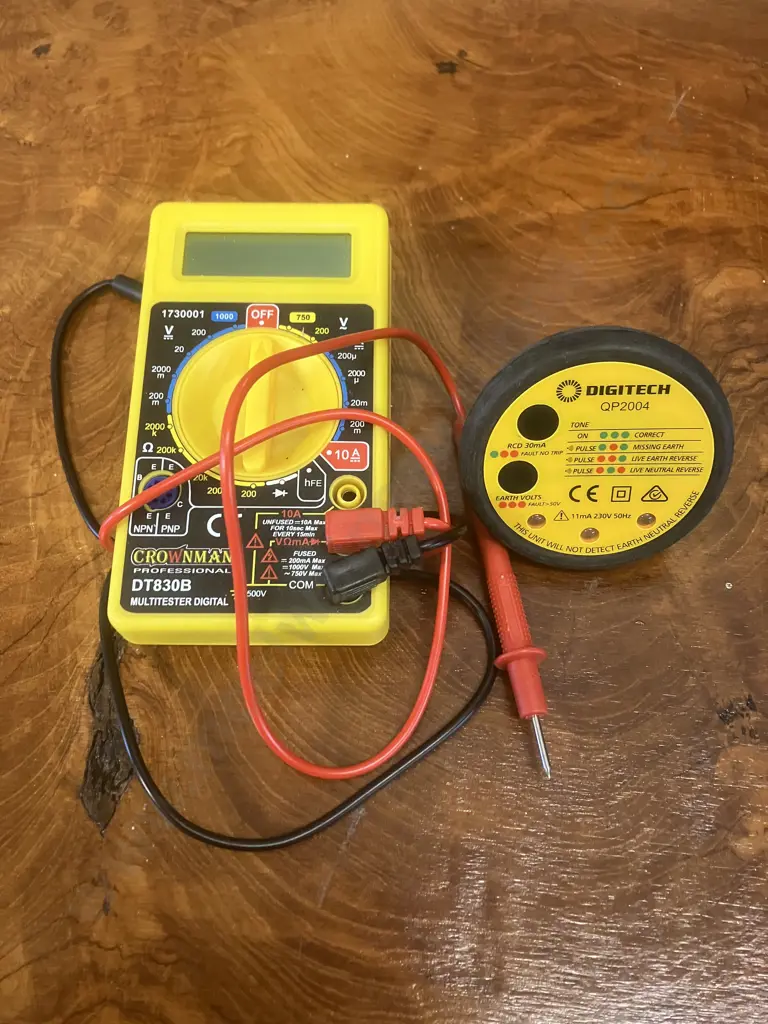 Digitech QP2004 - Power Point and Earth Leakage Tester & Crownman DT830B Multitester Digital Image 1++
