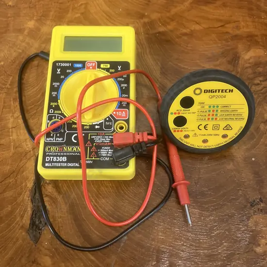 Digitech QP2004 - Power Point and Earth Leakage Tester & Crownman DT830B Multitester Digital