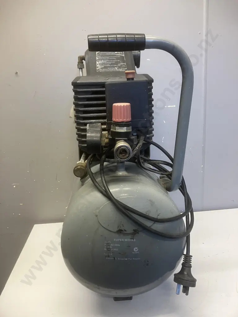 Super Works 2HDD 21L Air Compressor, 2HP / 1500W. 77 (L/Min) Image 1++