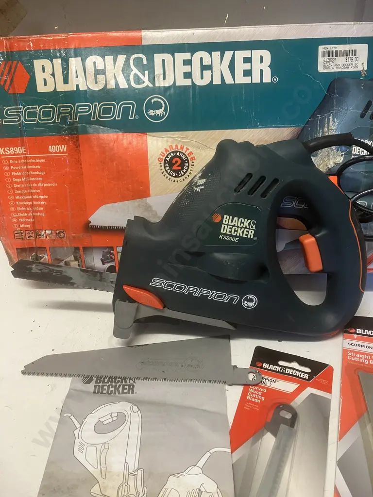 Black & Decker Scorpion Handsaw KS890E 400W With Manual, & Blades Image 1++