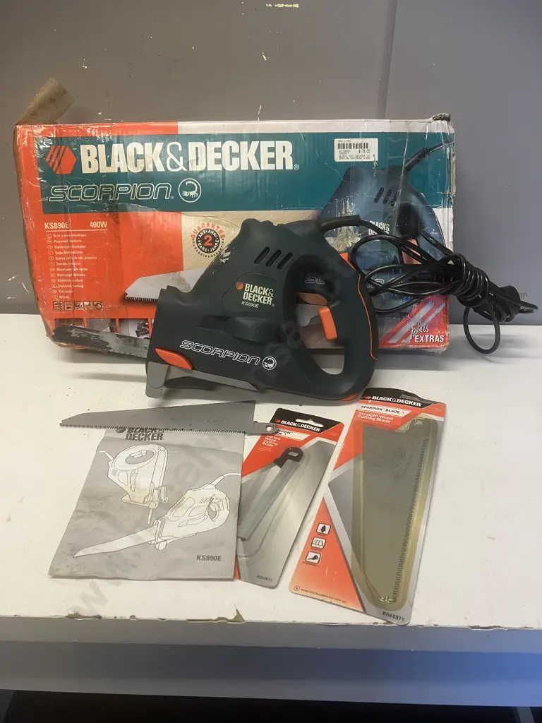 Black & Decker Scorpion Handsaw KS890E 400W With Manual, & Blades Image 1++