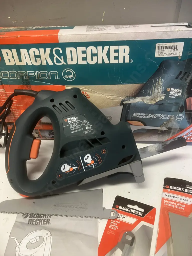 Black & Decker Scorpion Handsaw KS890E 400W With Manual, & Blades Image 1++