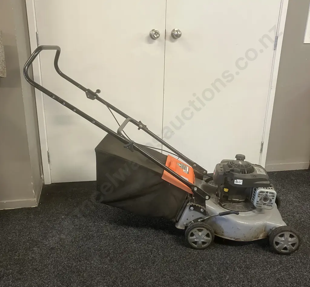 Jobmate Petrol Lawnmower With Catcher - 300 Series B&S 125cc #JM1622NB300U Image 1++