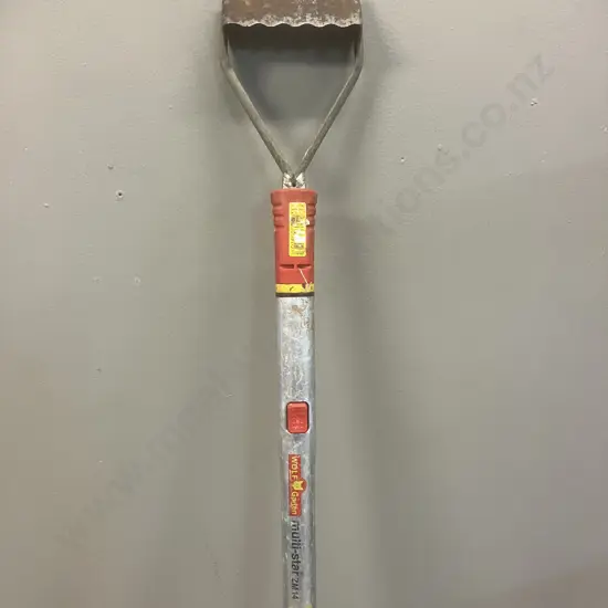 WOLF-Garten Multi-Star Push Pull Weeder With Wooden Multi-Star Handle