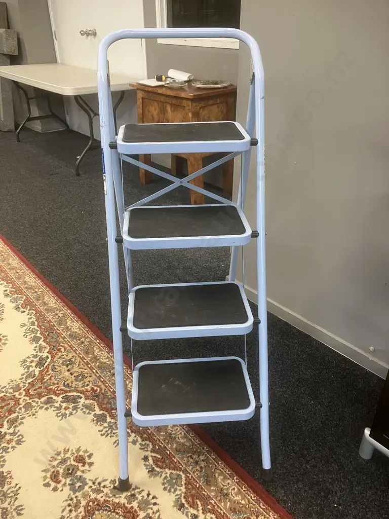 Domestic Stepladder. 120Kgs Image 1++