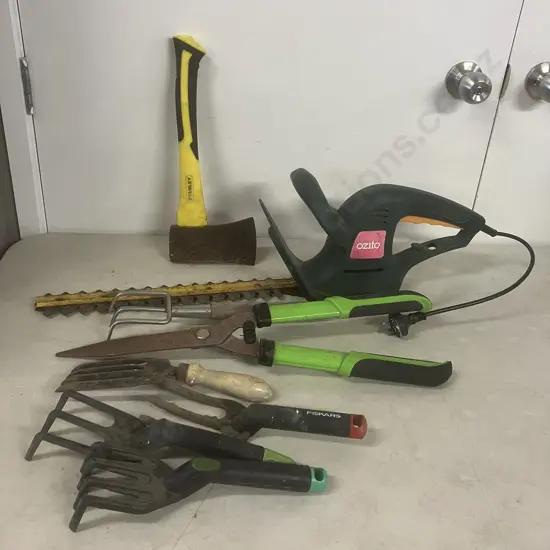 Garden Tools - Ozito 450W Hedge Trimmer, Stanley Hatchet, Hand Tools