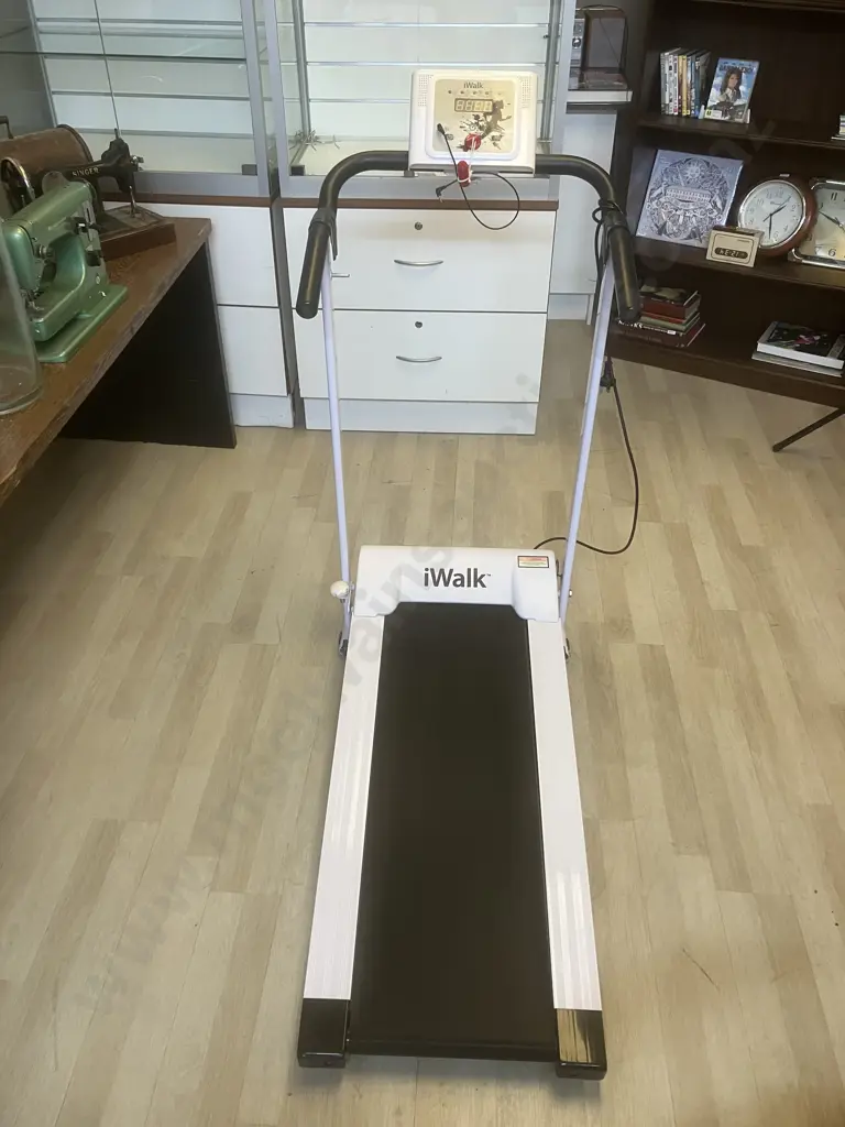 iWalk Electric Treadmill Model E318W Image 1++