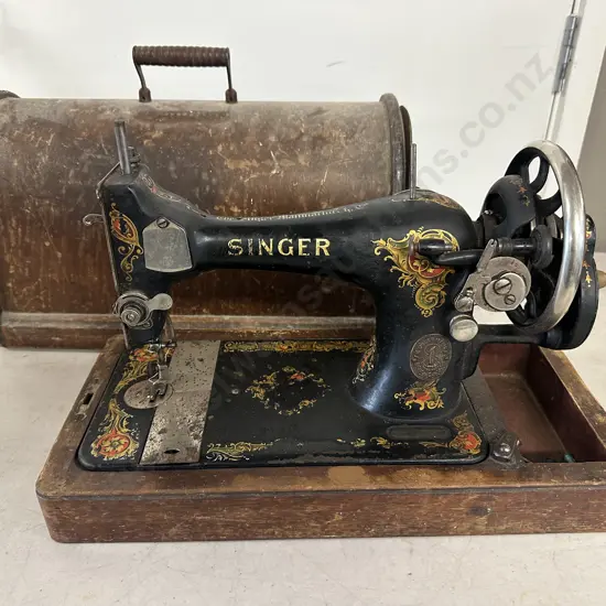Vintage Singer Sewing Machine In Bentwood Case With Key Serial Number Y143713