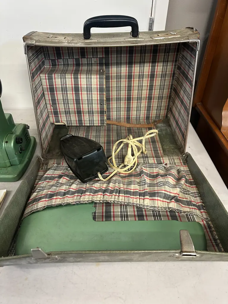 Vintage Antique Husqvarna Viking C21 Automatic Sewing Machine With Case Image 1++