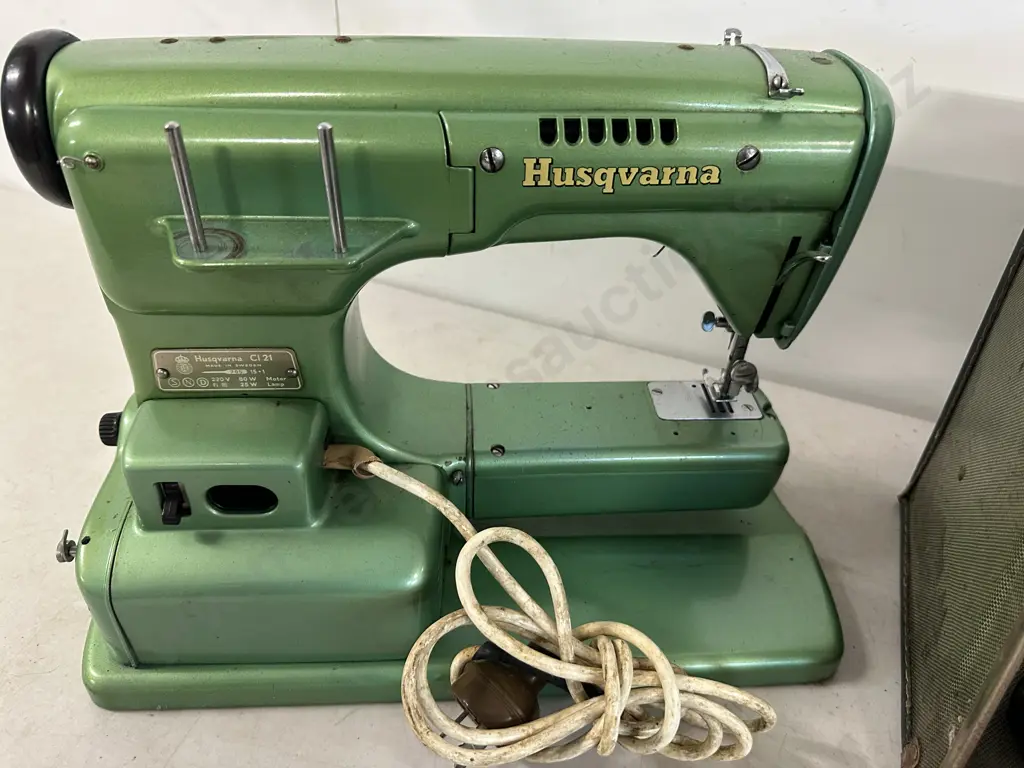 Vintage Antique Husqvarna Viking C21 Automatic Sewing Machine With Case Image 1++