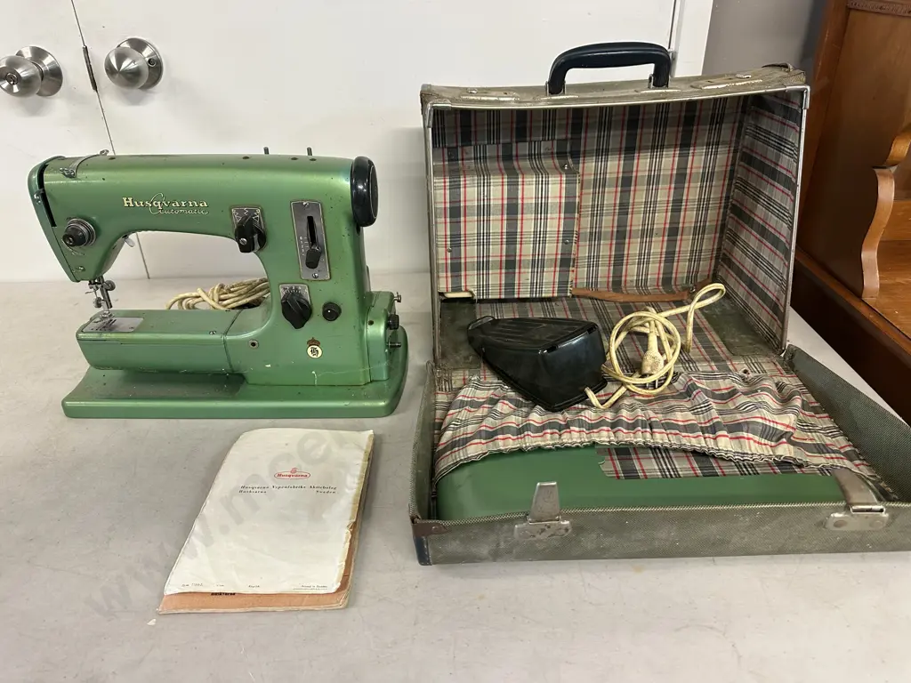 Vintage Antique Husqvarna Viking C21 Automatic Sewing Machine With Case Image 1++