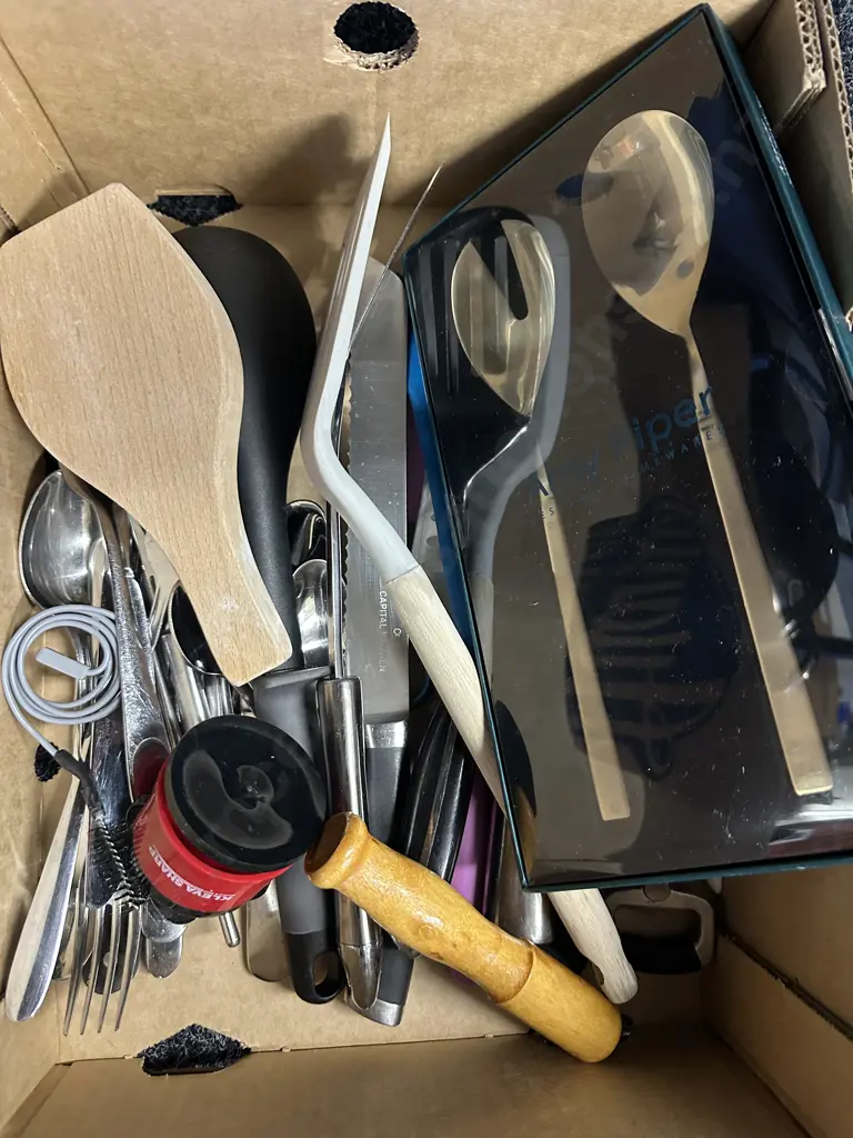 Box Of Assorted Kitchen Utensils, Cutlery Etc Image 1++