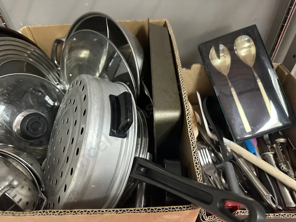 Box Of Assorted Kitchen Utensils, Cutlery Etc & Box of Assorted Bakeware Items Image 1++