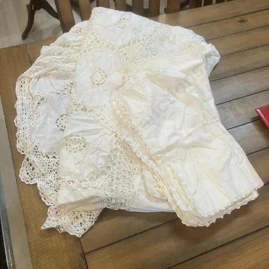 Handmade Turkish Oval Table Cloth (230 x 140cm) & Napkins (AF) With Pair of Platters