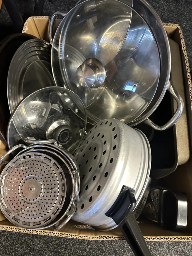Assorted Bakeware Items Image 1++