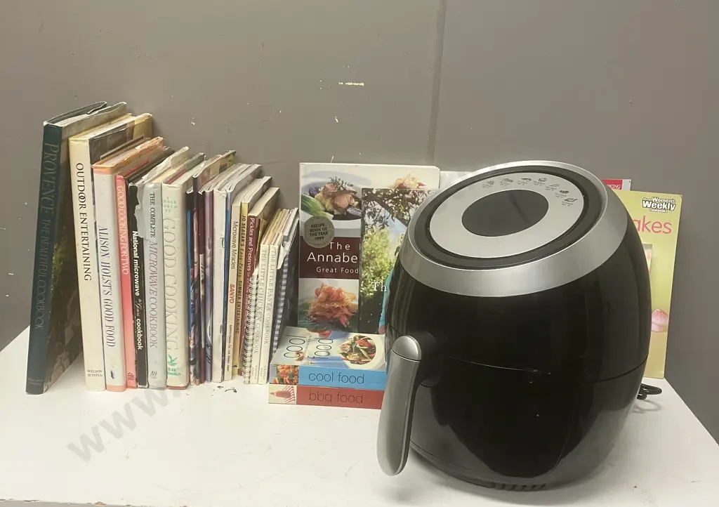Anko AF606 Roaster (Air Fryer) With Assorted Cookbooks Including Annabel Langbein Image 1++