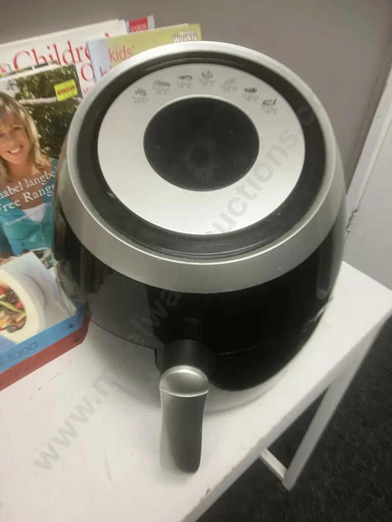 Anko AF606 Roaster (Air Fryer) With Assorted Cookbooks Including Annabel Langbein Image 1++