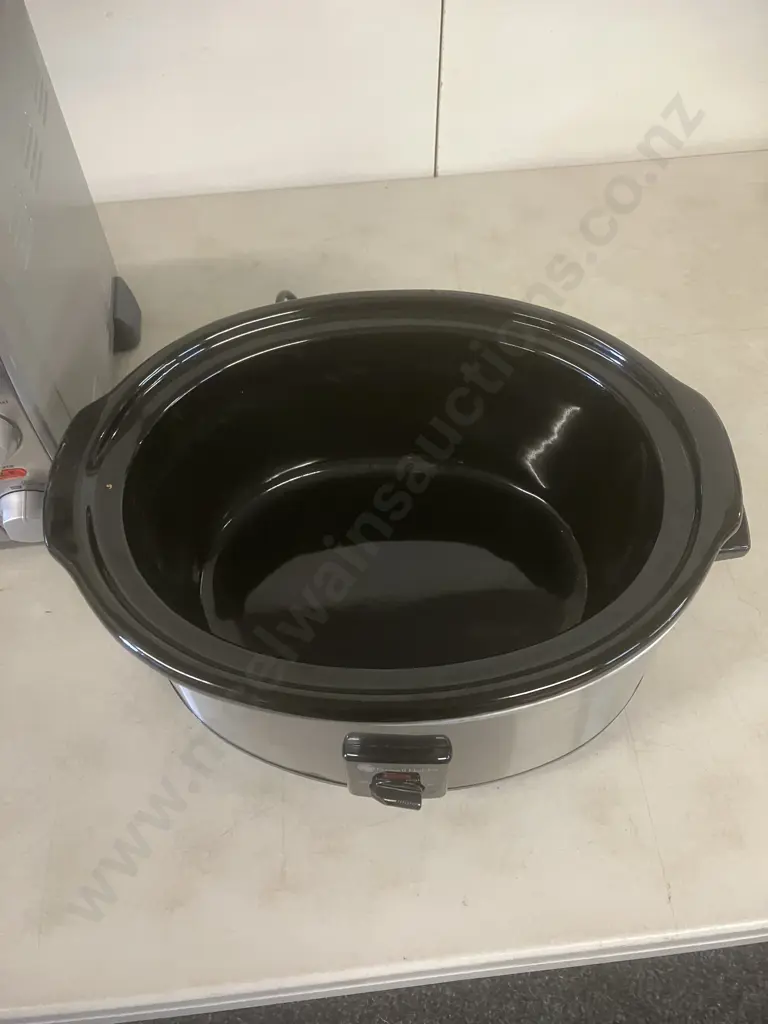 Russell Hobbs Slow Cooker, Sunbeam Pizza Bake & Grill, Breville The Big One Sandwich Maker Image 1++
