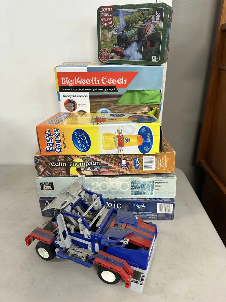 Jigsaw Puzzles, Big Mouth Couch, Game Etc Image 1++