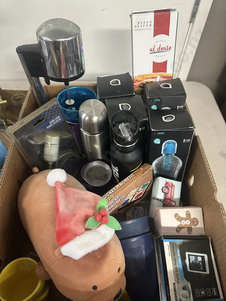 Box Of Assorted Kitchen Items Including  Image 1++