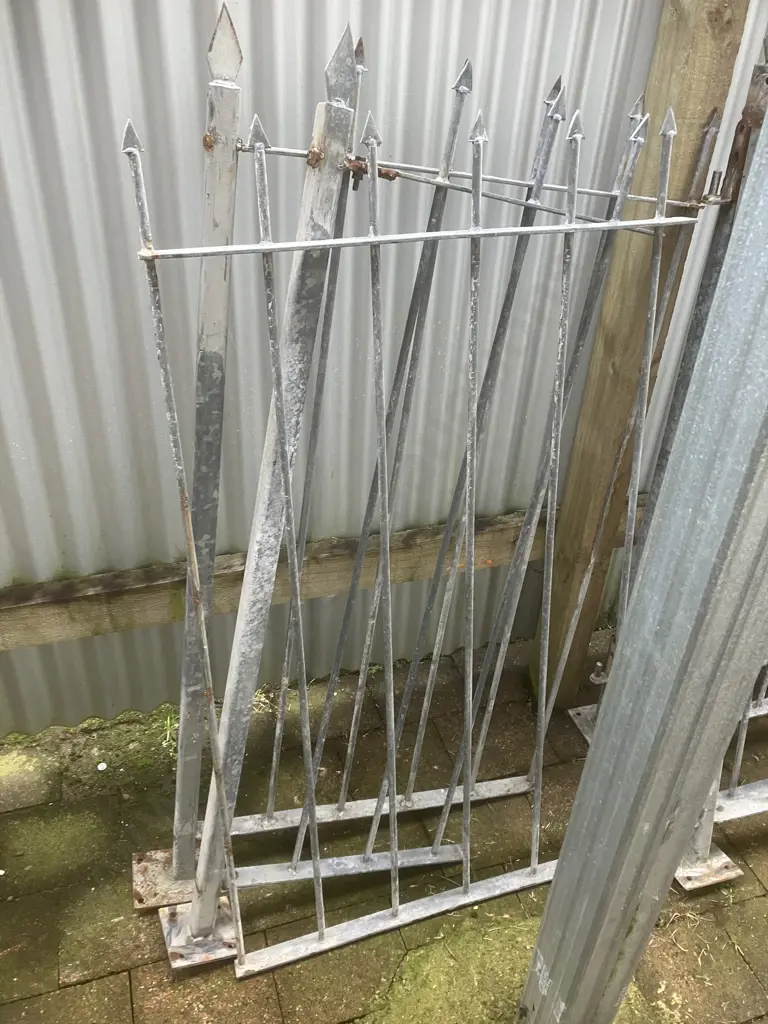 Galvanised Steel Fence Panels With Arrow Finials - H 1.4m, 4 x 2m (Approx) & 3 Smaller Panels Image 1++