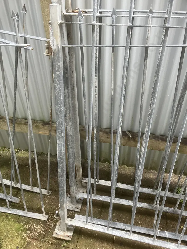 Galvanised Steel Fence Panels With Arrow Finials - H 1.4m, 4 x 2m (Approx) & 3 Smaller Panels Image 1++