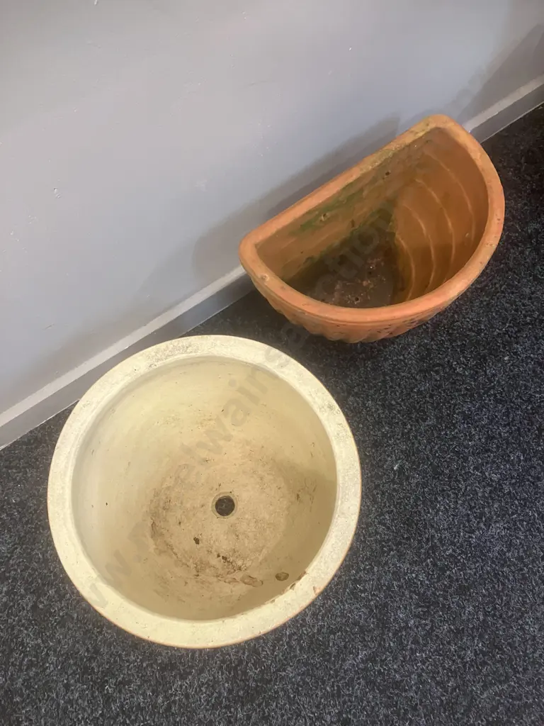 Terracotta Wall Pocket 21 x 31cm & Tan & Brown Rings Pattern Garden Pot 30 x 30 Image 1++