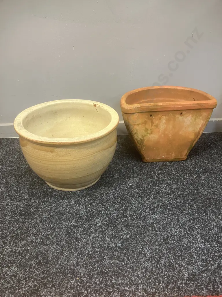 Terracotta Wall Pocket 21 x 31cm & Tan & Brown Rings Pattern Garden Pot 30 x 30 Image 1++
