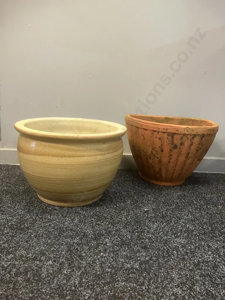Terracotta Wall Pocket 21 x 31cm & Tan & Brown Rings Pattern Garden Pot 30 x 30 Image 1++