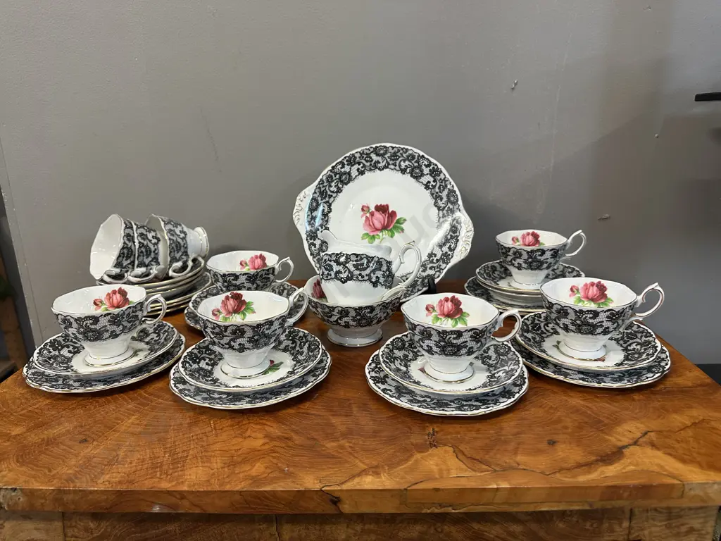 Royal Albert Senorita Including 9 Trios With Spare Plate & Saucer Image 1++