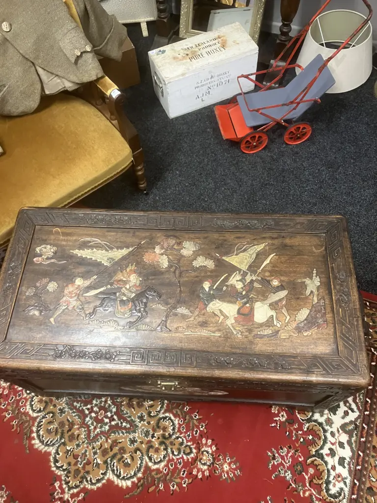 Stunning Antique c1920s Chinese Oriental Camphor Wood Chest With Inlaid Coloured Soapstone Relief Scenes. H52 L113 W52cm Image 1++