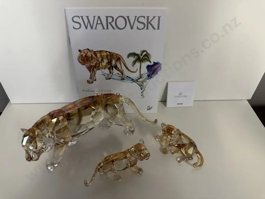 Swarovski 2010 Annual Edition Tiger #1003148 With Companion Tiger Cubs #1051686 & #1016678 (Boxed With COA) Image 1++